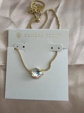 Kendra Scott necklace